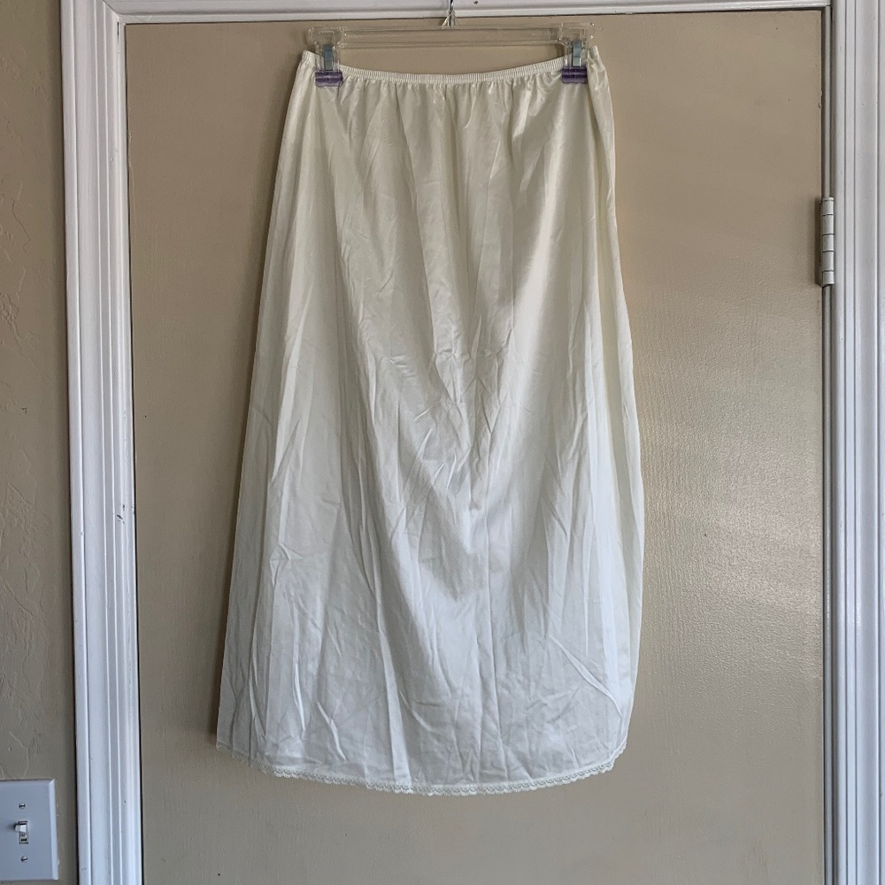 Vanity Fair Cream Beige Long Half Slip Sz.M Undergarment